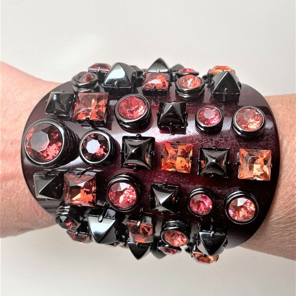 Haute Couture Gucci Burgundy Plexiglass, Crystal & Resin Large Cuff Bracelet - Picture 2 of 6